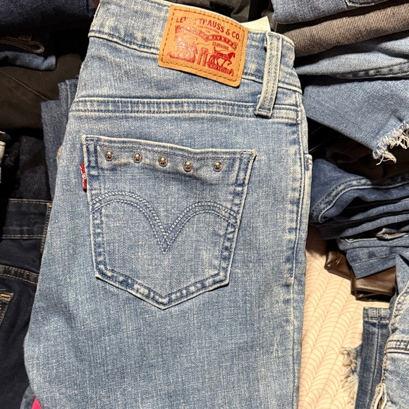 Levi's Light Blue Denim Jeans with Studded Pocket - Picture 1 of 3